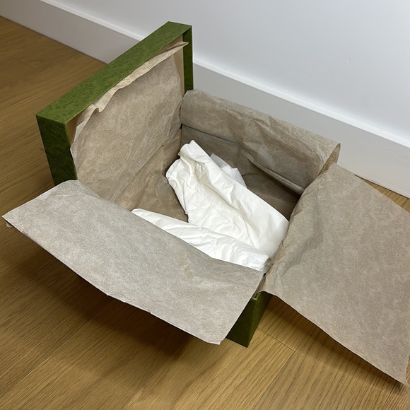 Empty Gucci Shoe Box - Picture 6 of 8